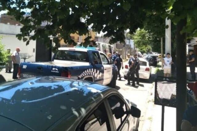 La policía llegó tras el llamado del amigo de la víctima.