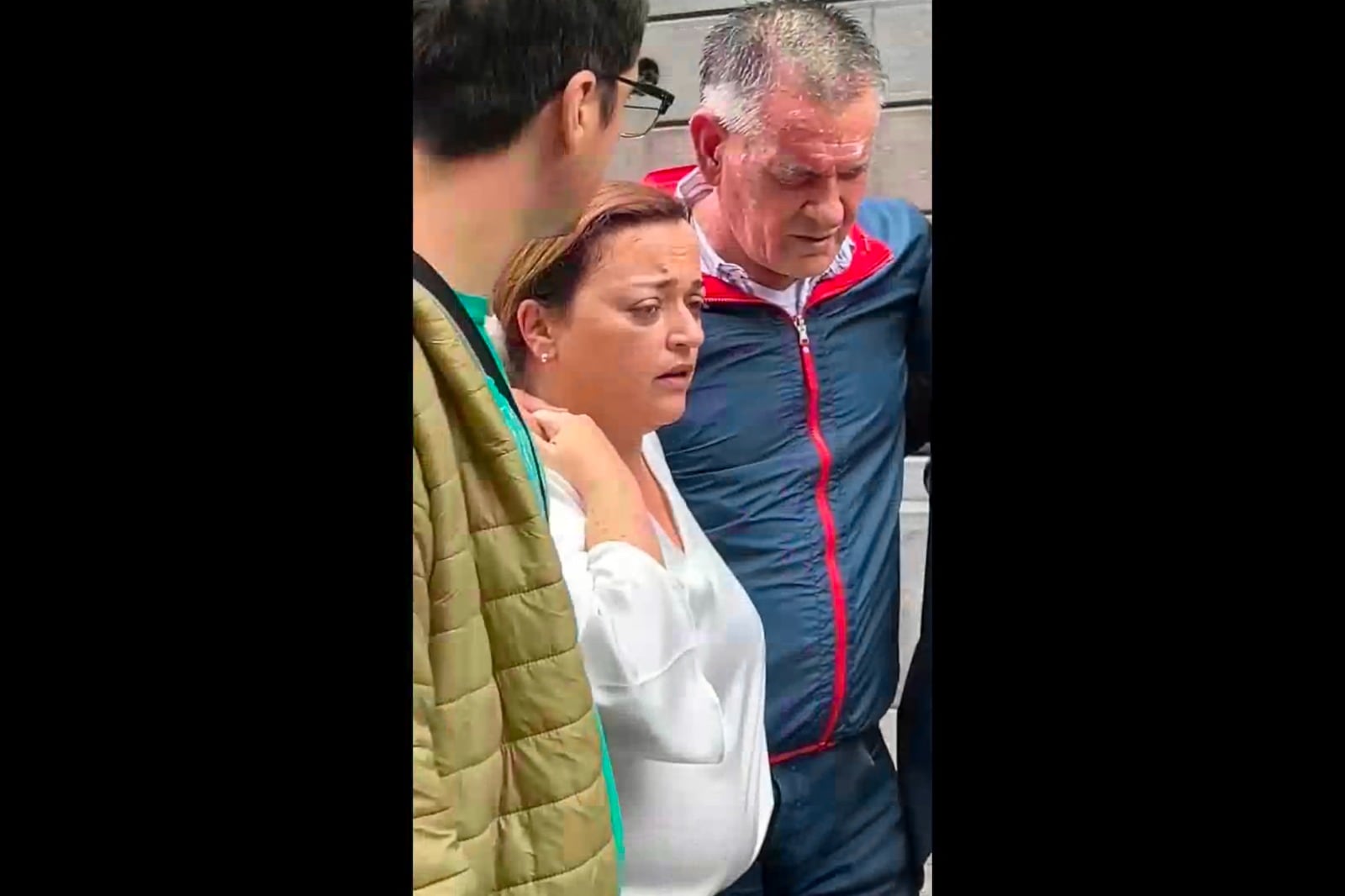 Un momento del avance de las fuerzas de seguridad. 