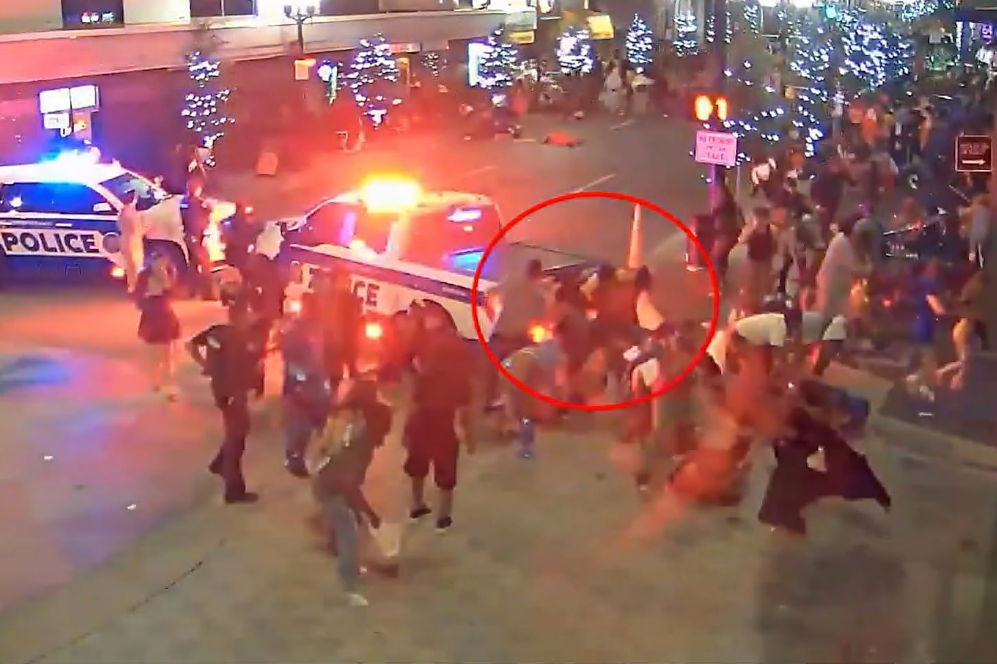 El momento en que reducen al atacante.