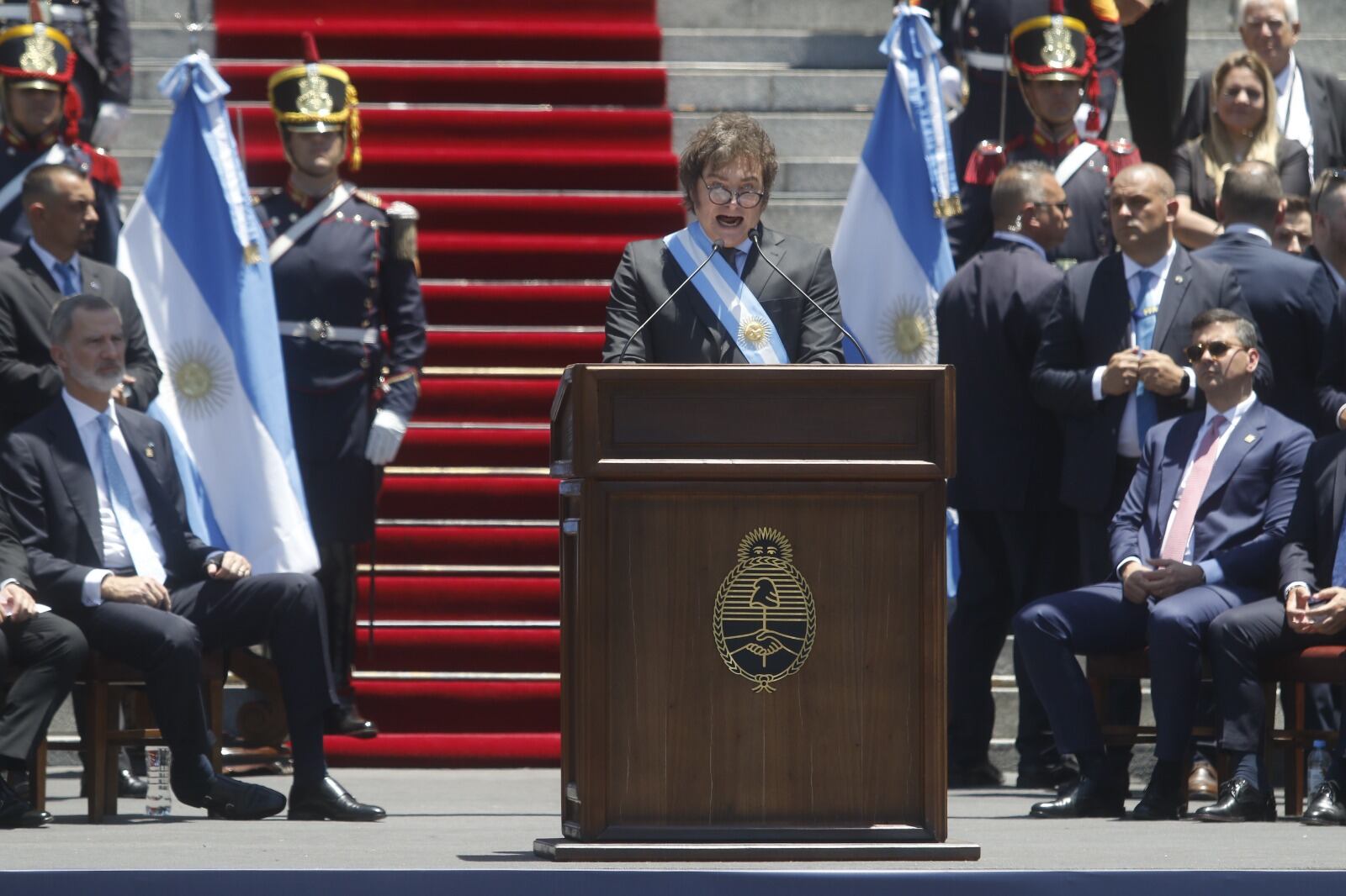 Javier Milei durante su discurso inaugural, de espaldas al Congreso.