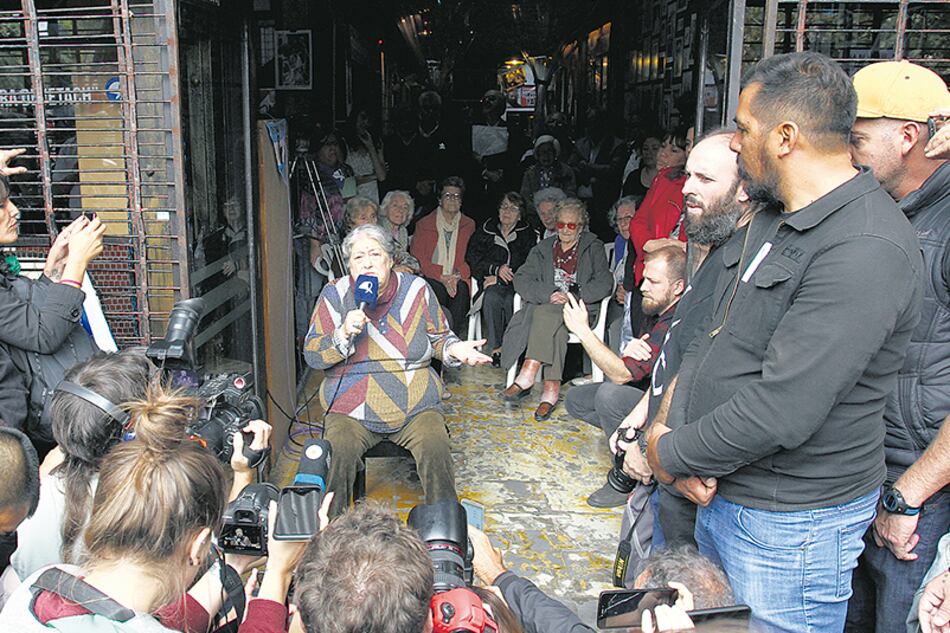 “El pueblo vino a defender lo que le pertenece”, dijo Hebe de Bonafini.