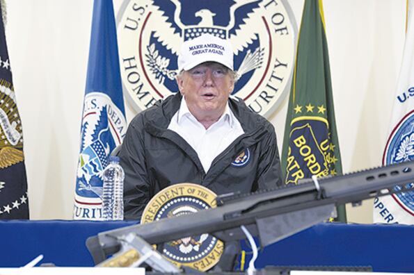 “Si no tenés una barrera de acero o un muro de algún tipo, vas a tener tráfico de personas”, dijo Trump.