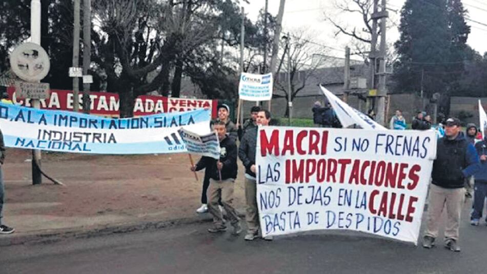 Los trabajadores se venían quejando por el aumento de las importaciones de zapatillas.