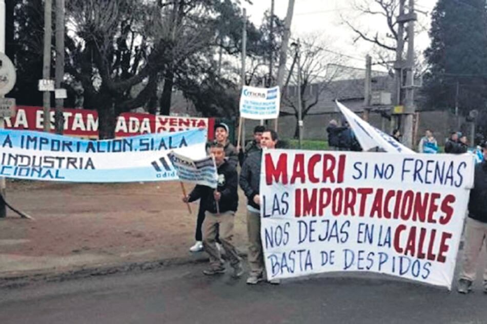 Los trabajadores se venían quejando por el aumento de las importaciones de zapatillas.