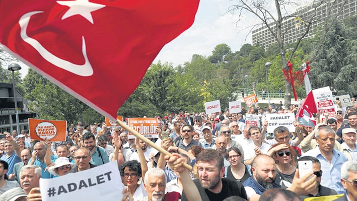 Opositores marchan hacia Estambul para denunciar la “dictadura” turca.