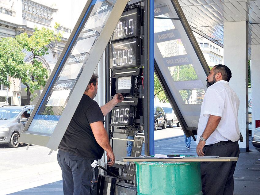 Las petroleras justifican esa brecha de precios por cuestiones logísticas debido a las distancias.