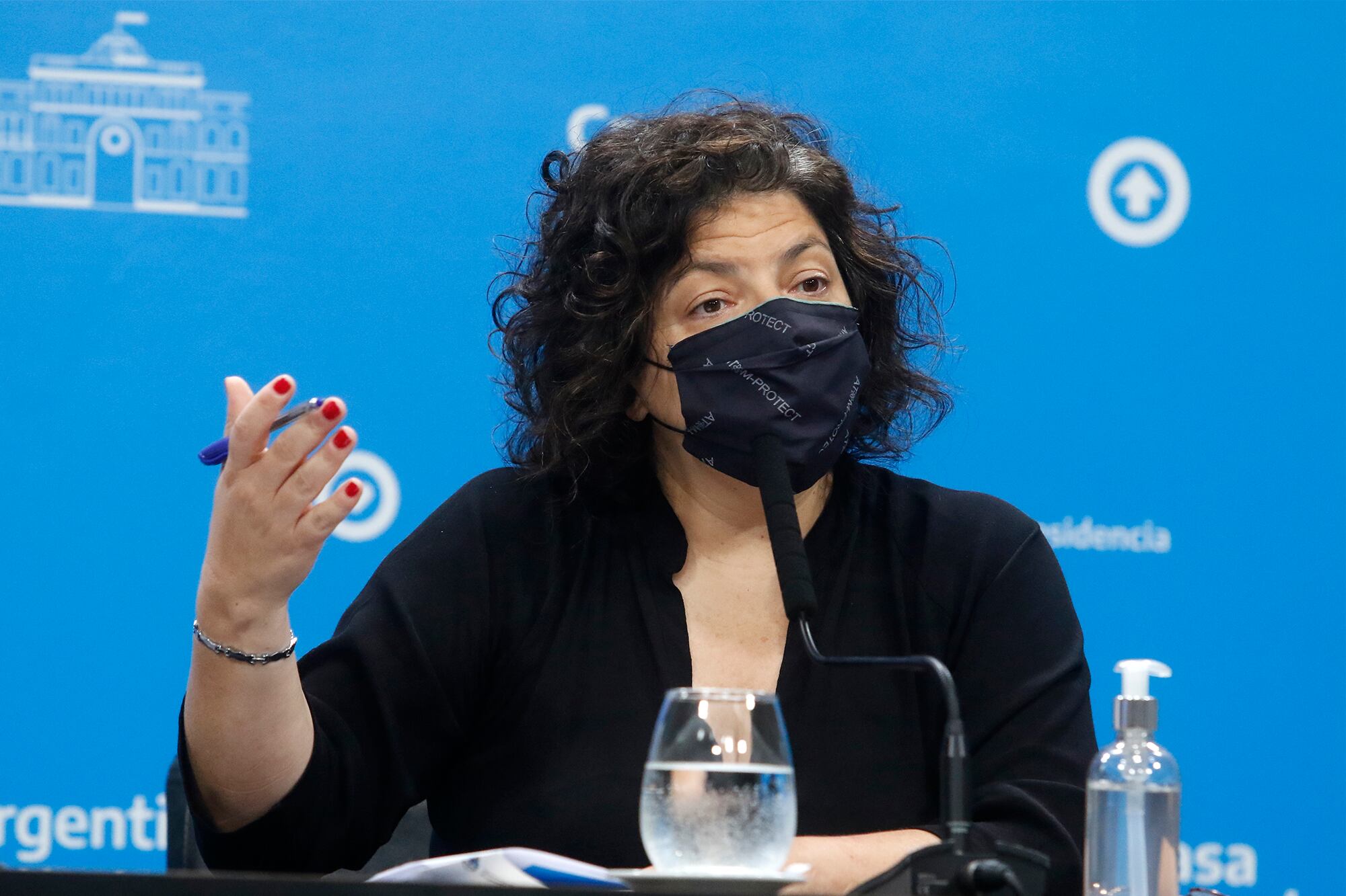 "Hacemos un llamamiento a todo el mundo para que hagamos cosas concretas, para que lleguen las vacunas a África, para que el acceso sea equitativo. Es un trabajo colectivo y un problema global. Nadie se salva solo."