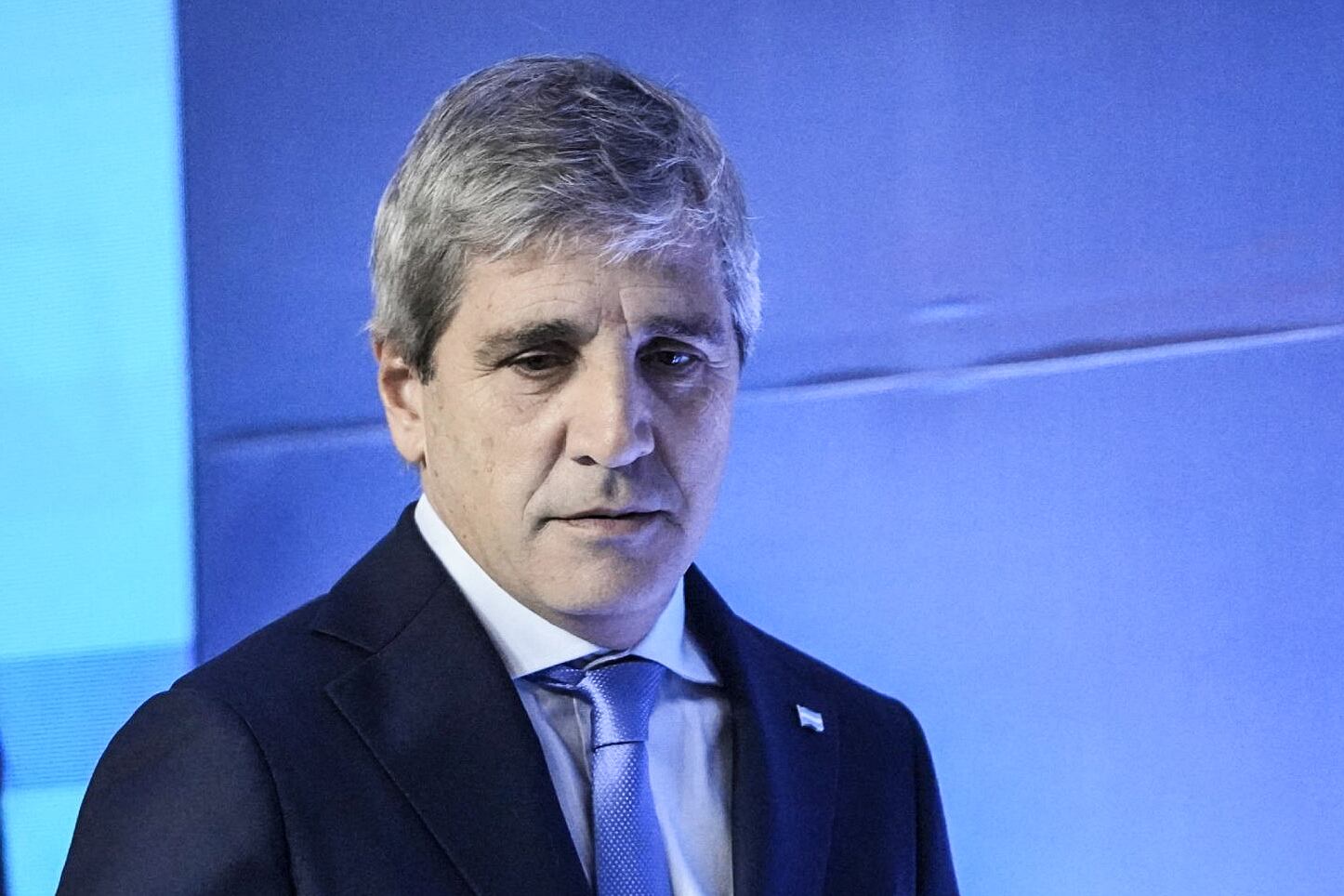 "Drenan los dólares de Javier Milei", tituló el Financial Times. 
