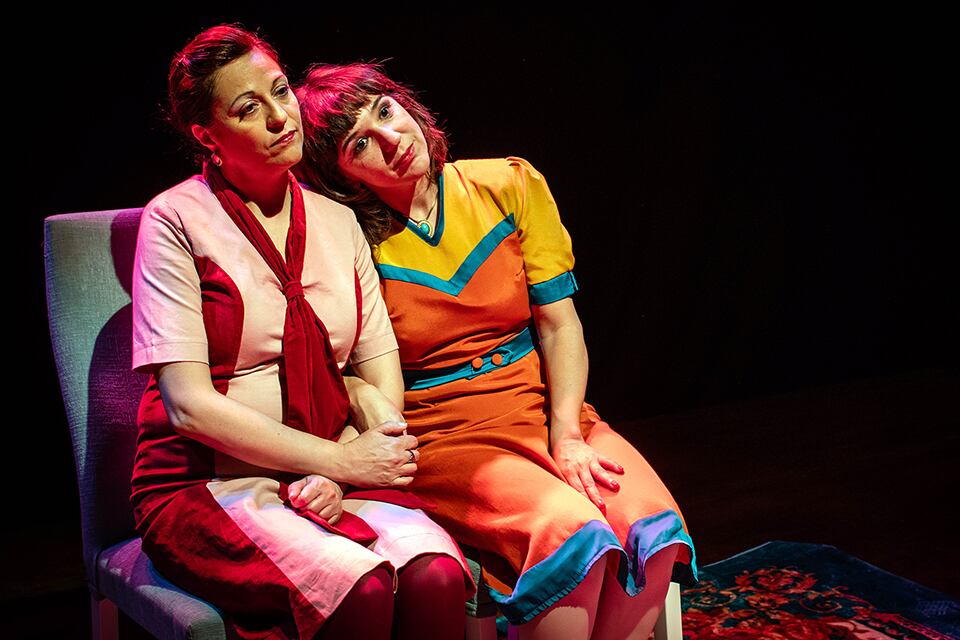  Inés Plebani y Vanina Piccoli protagonizan Casi un feliz encuentro.