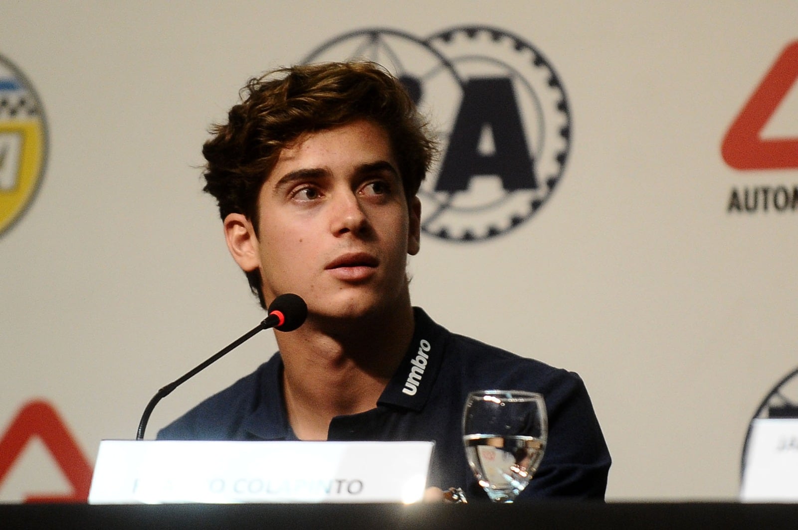 Colapinto durante la conferencia de prensa
