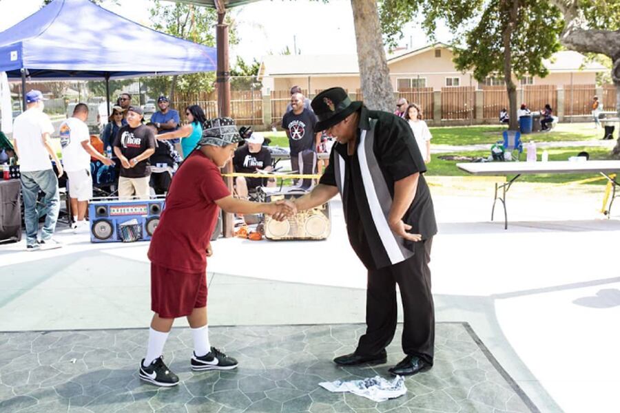 El diálogo entre generaciones en Poppers Picnic, evento gratuito para toda la familia. Imagen: Poppers Picnic.