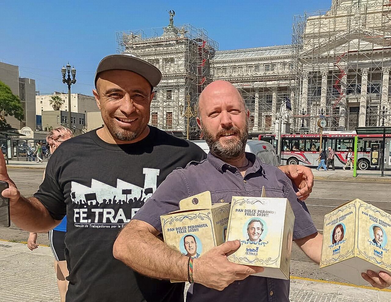 El pan dulce peronista cuesta 400 pesos y se puede comprar frente al Congreso