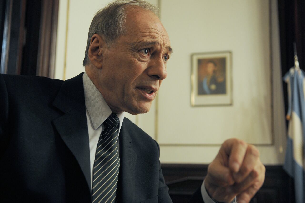 Durante la cuarentena, Raúl Zaffaroni terminó trabajos, corrigió un libro y grabó 37 horas de un curso de derecho penal. 