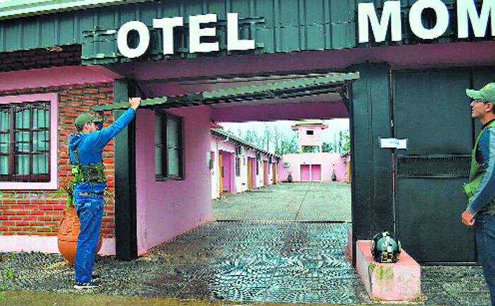 El Hotel Momentos, de acuerdo con la investigación, era clave en el negocio de la banda.