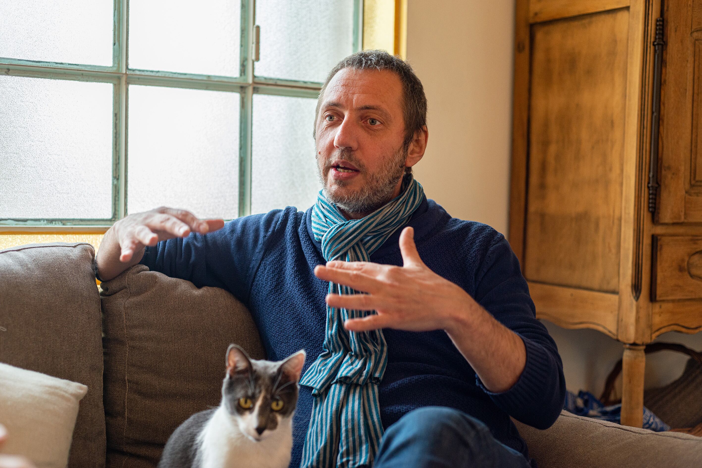 "La obra resuena porque hoy la traición está a flor de piel", afirma Andrés Binetti.