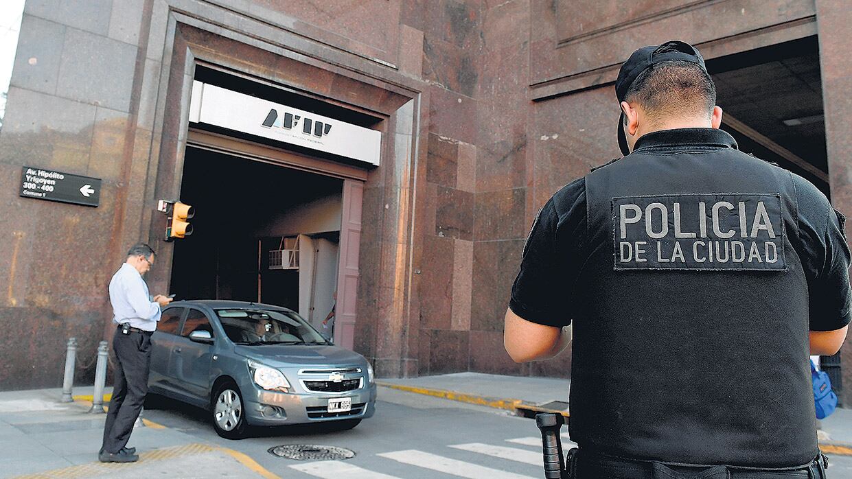 La Justicia detuvo a siete funcionarios de la AFIP, un empresario, un agente de Bolsa y dos empleados.