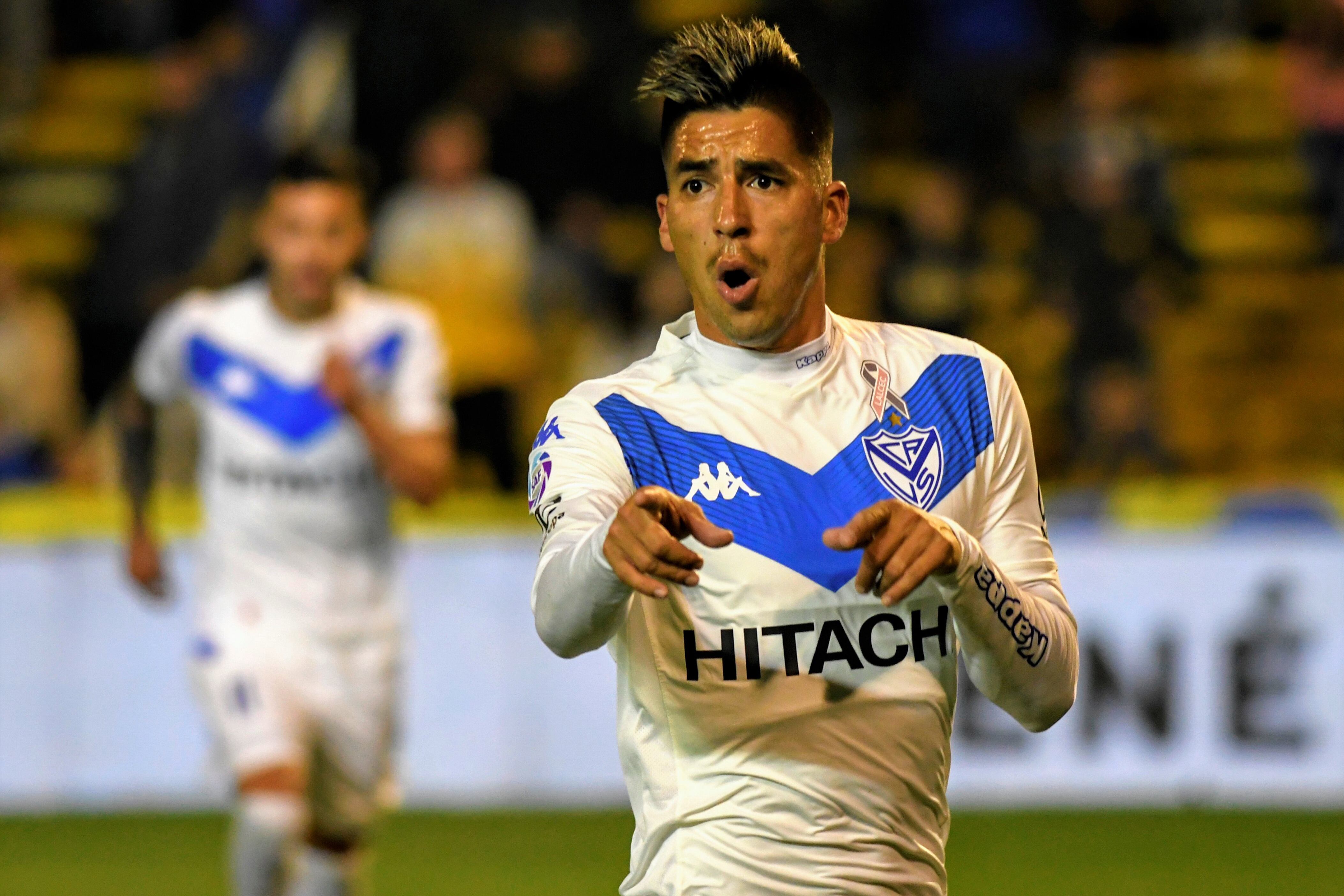 Leandro Fernández festeja el 1-0 en Arroyito.