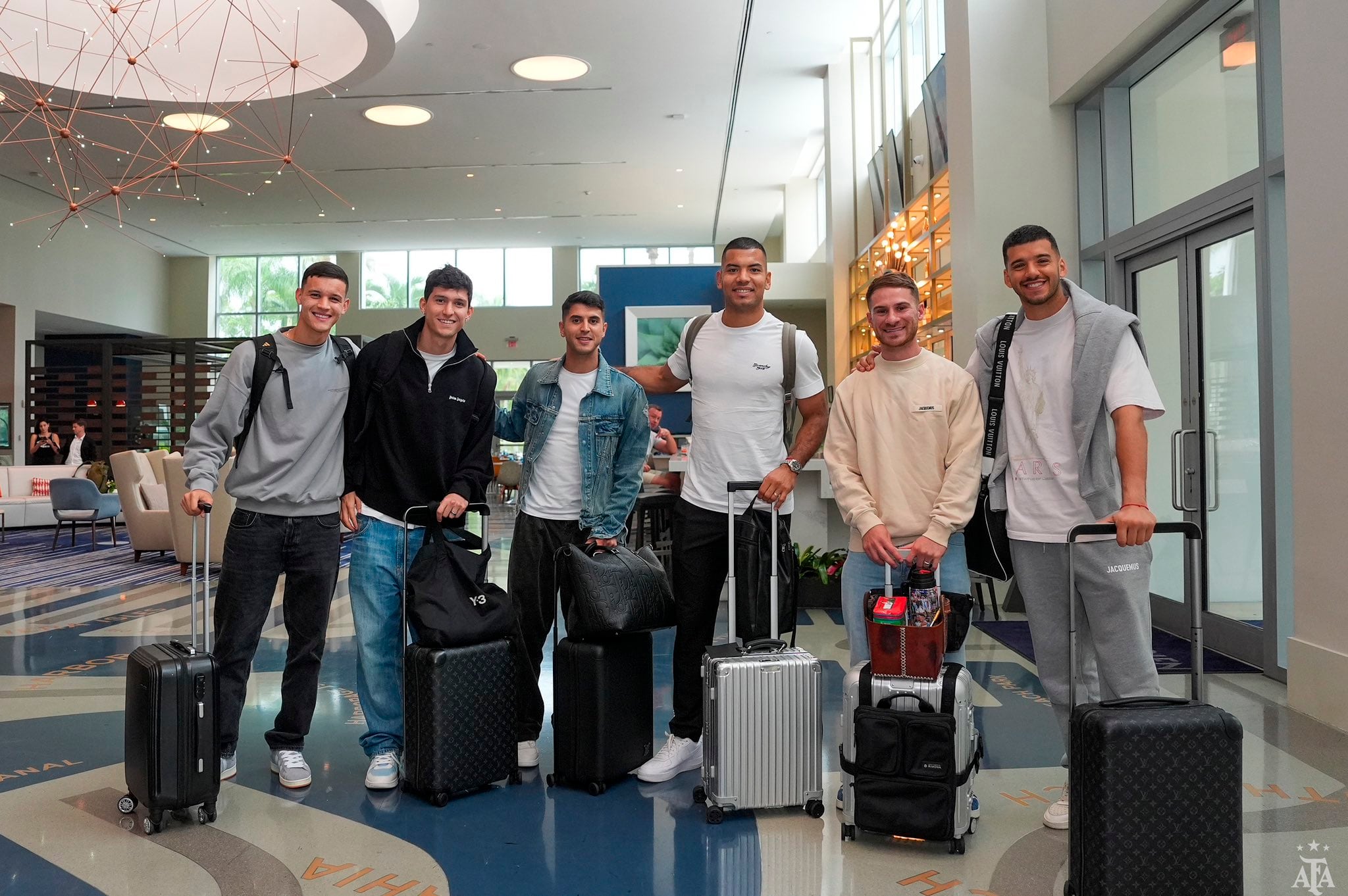 Posan Carboni, Balerdi, Palacios, Benítez, Mac Allister y Rulli.