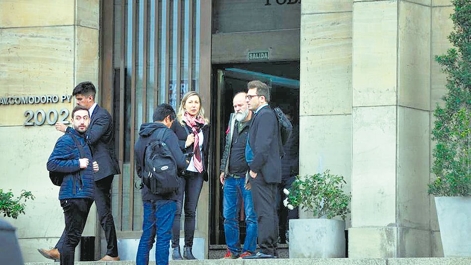 Sergio Maldonado junto a Myriam Bregman tras declarar ante el juez Daniel Rafecas.