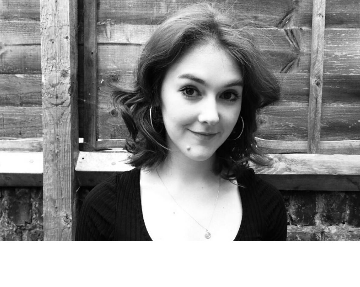 El gran despertar (Sigilo), su primer libro de cuentos, convirtió a Julia Armfield en una de las revelaciones de la literatura fantástica británica.