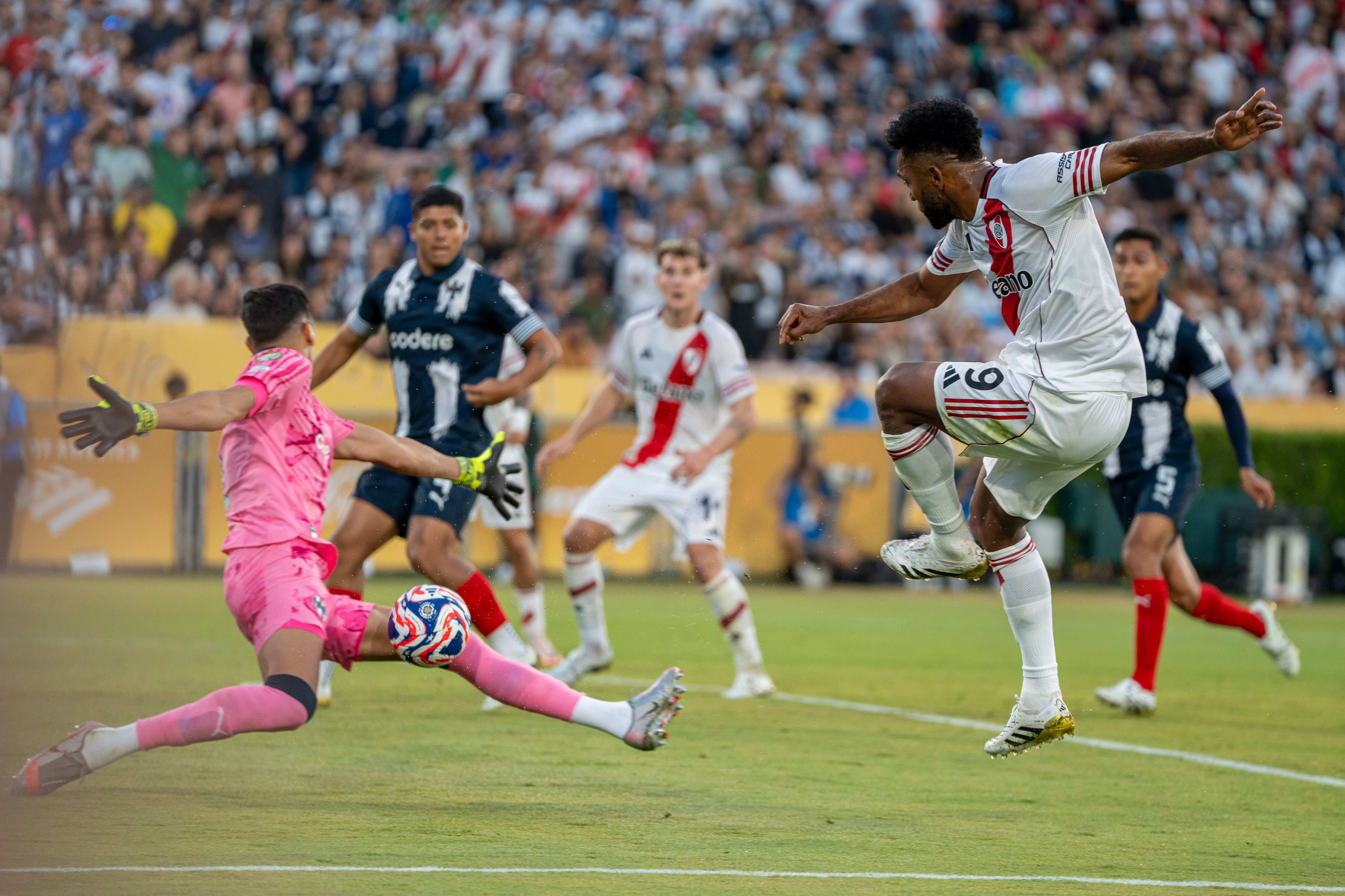 Andrada le tapó una gran chance a Borja, que podría haber sellado la clasificación