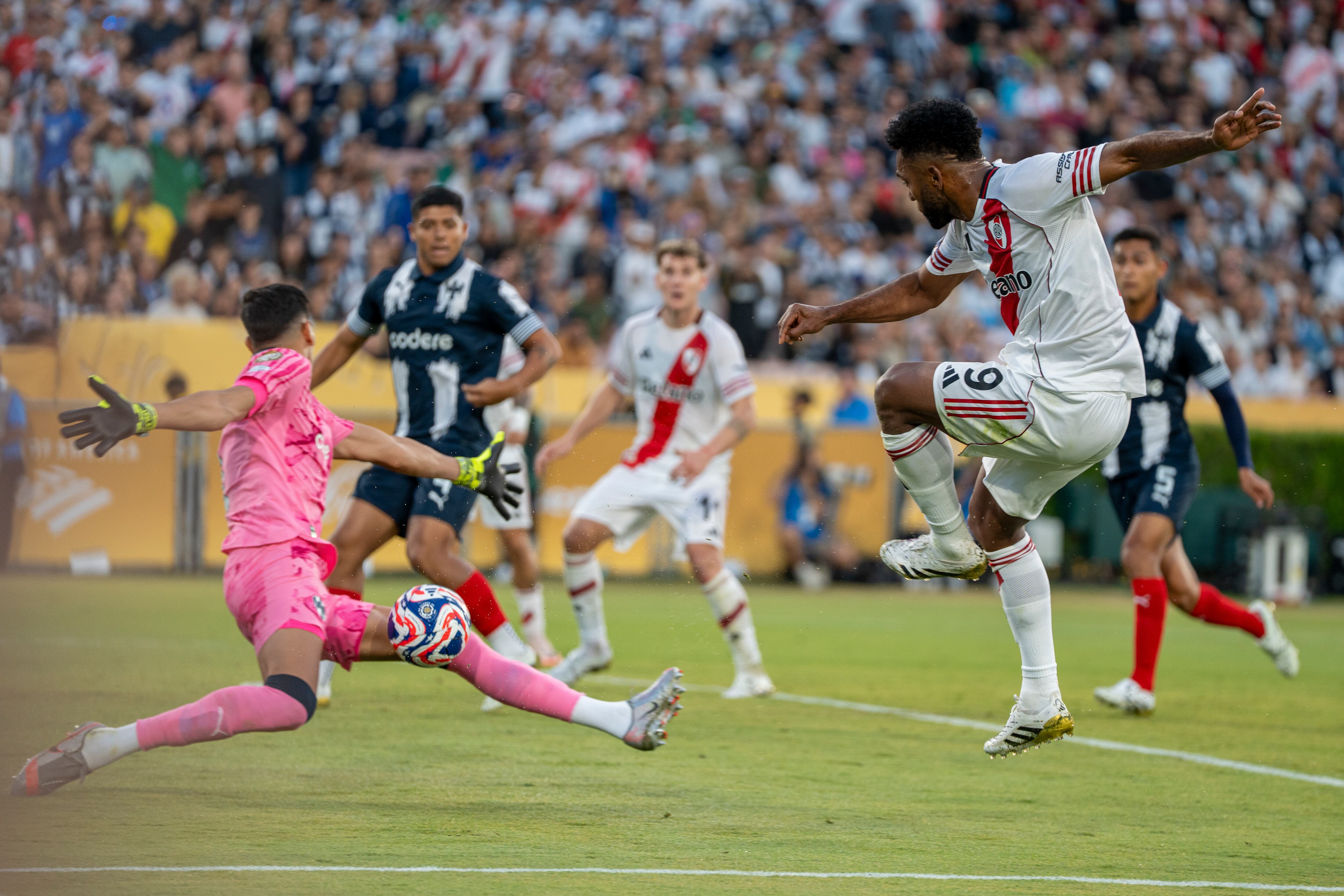 Andrada le tapó una gran chance a Borja, que podría haber sellado la clasificación