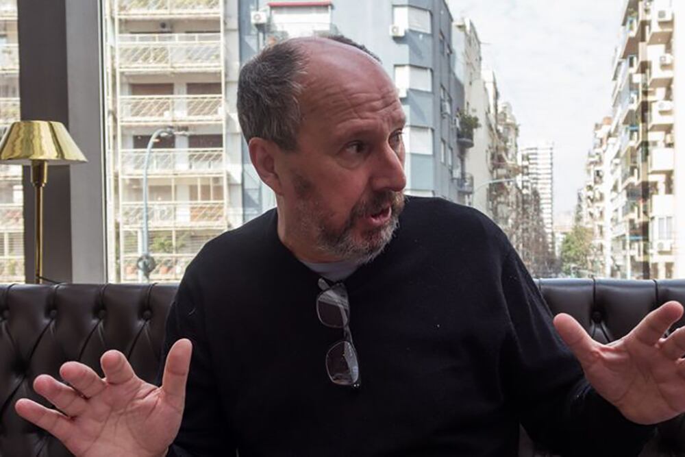 "Duca" revela que hay un mega proyecto privado vinculado a la política para Racing e Independiente.