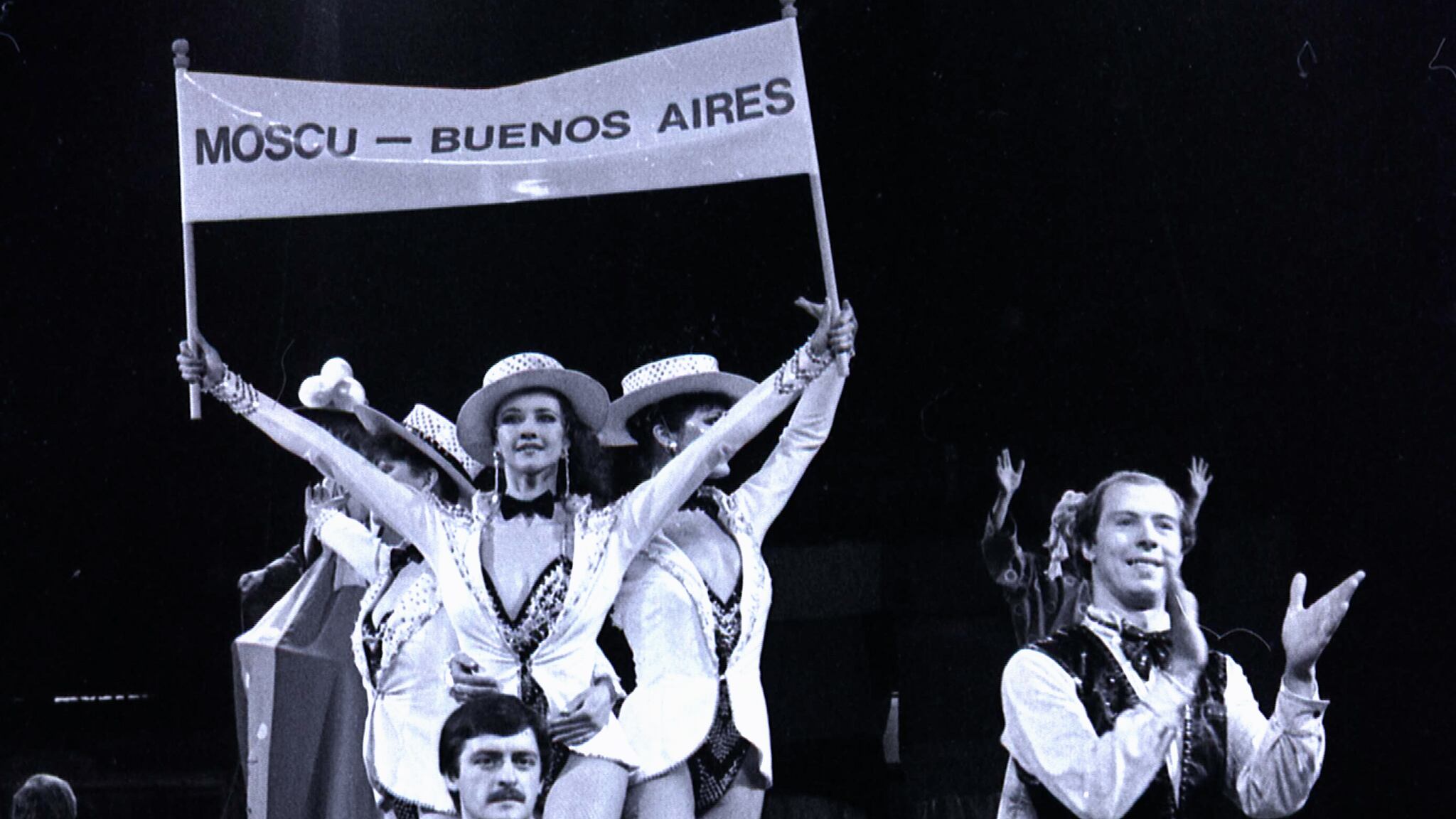 El film va mucho más allá de la simple acumulación de datos y anécdotas.