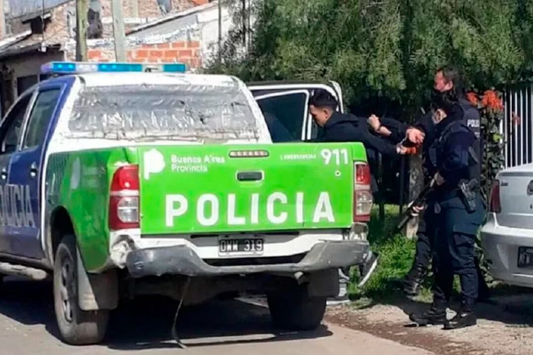 La víctima en Isidro Casanova fue encontrada bajo el contrapiso de una casa.