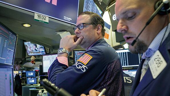 Las fluctuaciones de precios en la Bolsa sorprenden a inversores locales y extranjeros.