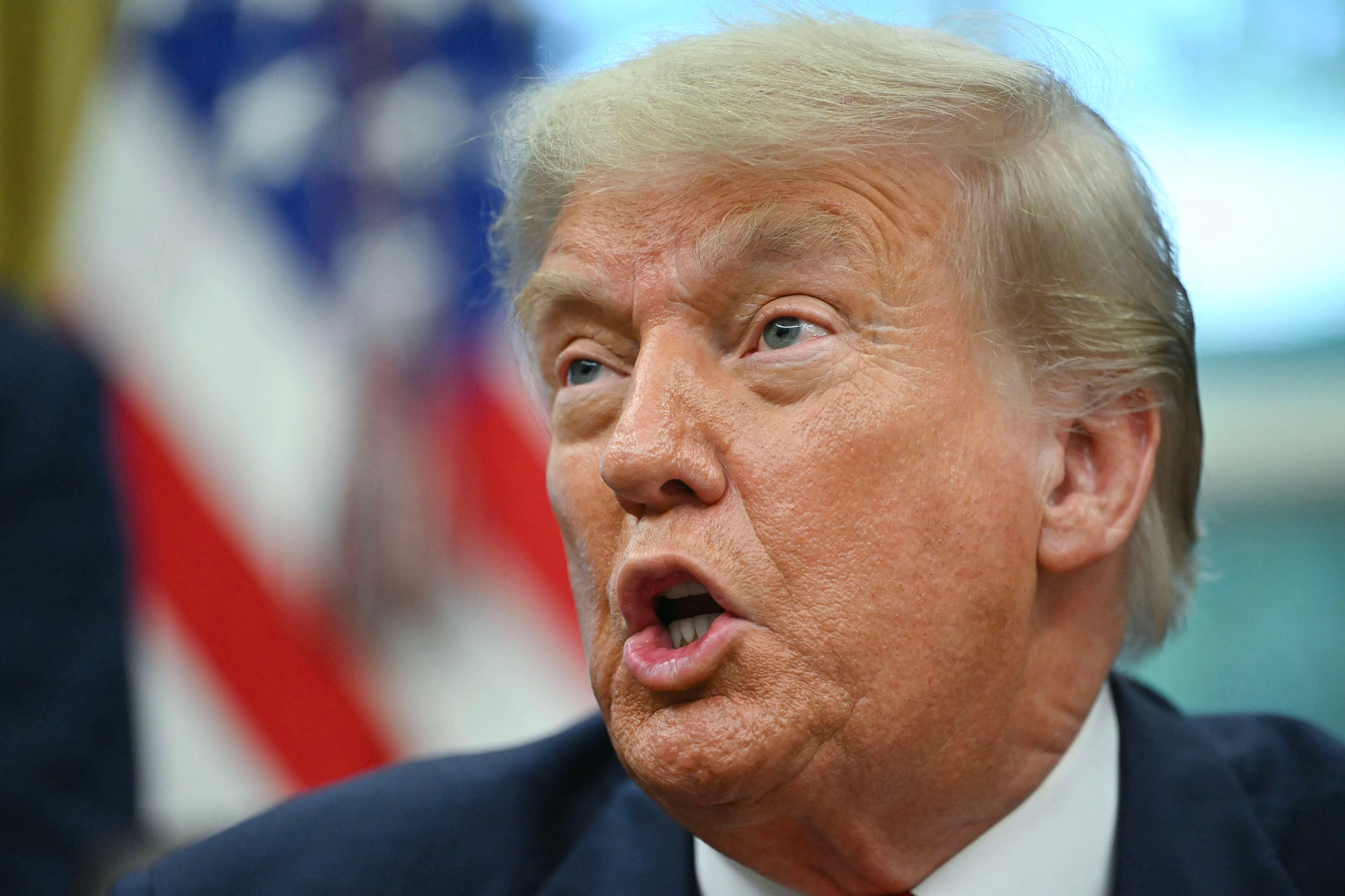 El presidente estadounidense Donald Trump tuvo una hinchazón leve en sus piernas durante las últimas semanas, ante lo cual se realizó estudios médicos.