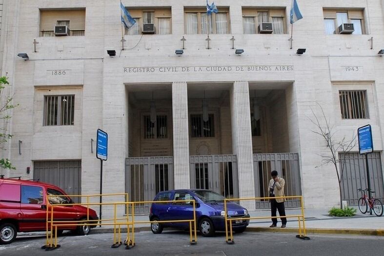 Se trata del primer caso en el que un bebé es registrado con los apellidos de sus dos padres y su madre desde su nacimiento. (Prensa CABA)