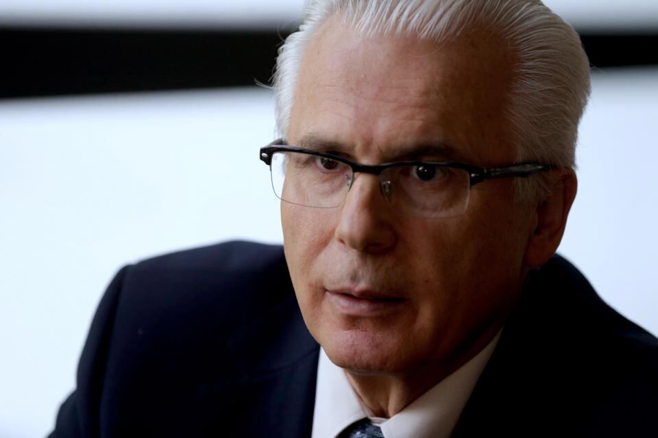 Baltasar Garzón fue dado de alta de la clínica donde estuvos internado por coronavirus.