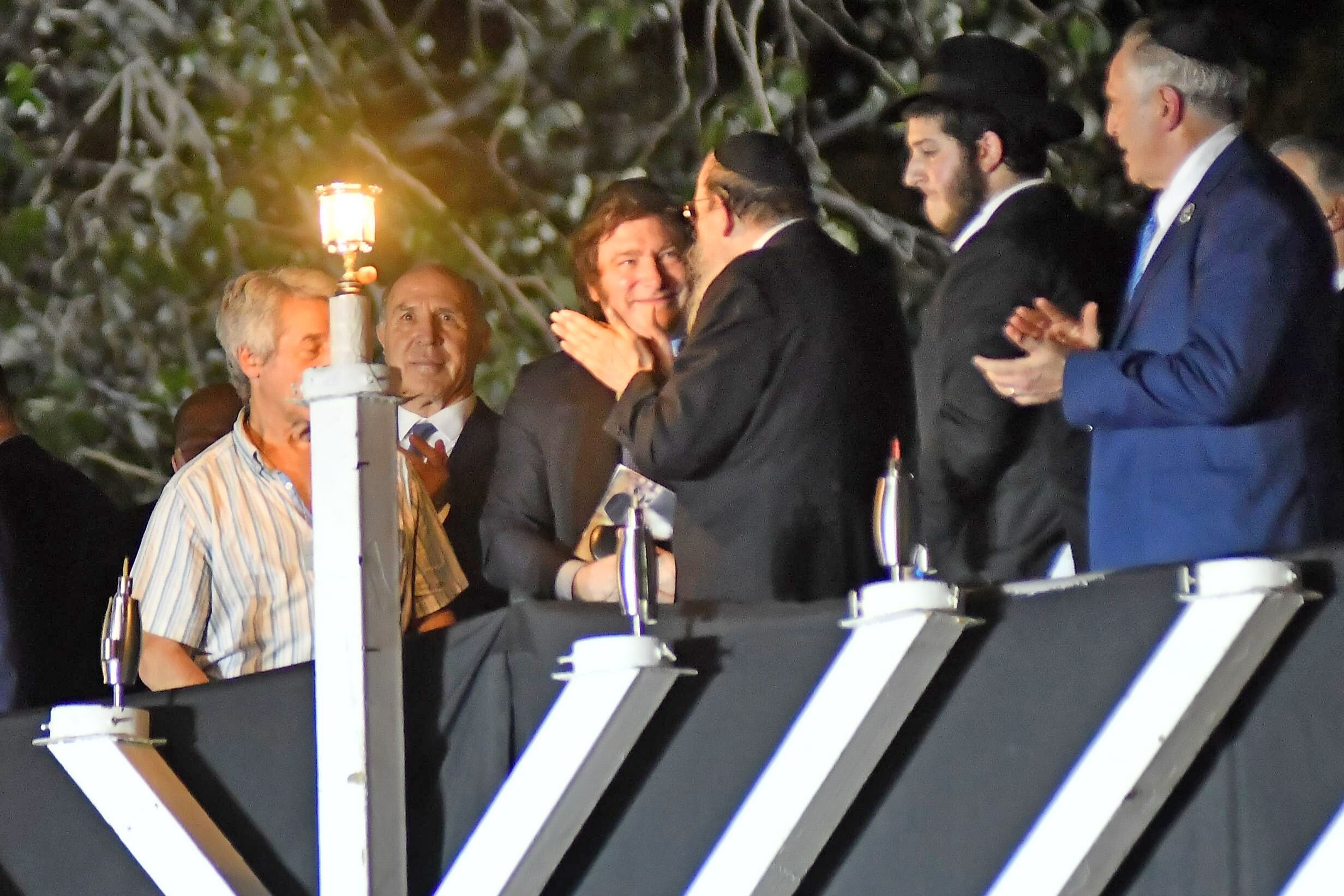 Milei, en el acto de encendido de velas de la gran Janukiá comunitaria, en el marco de la festividad judía Januká