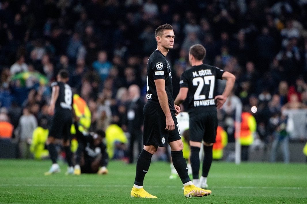 Rafael Borré no está teniendo muchos minutos en el Frankfurt