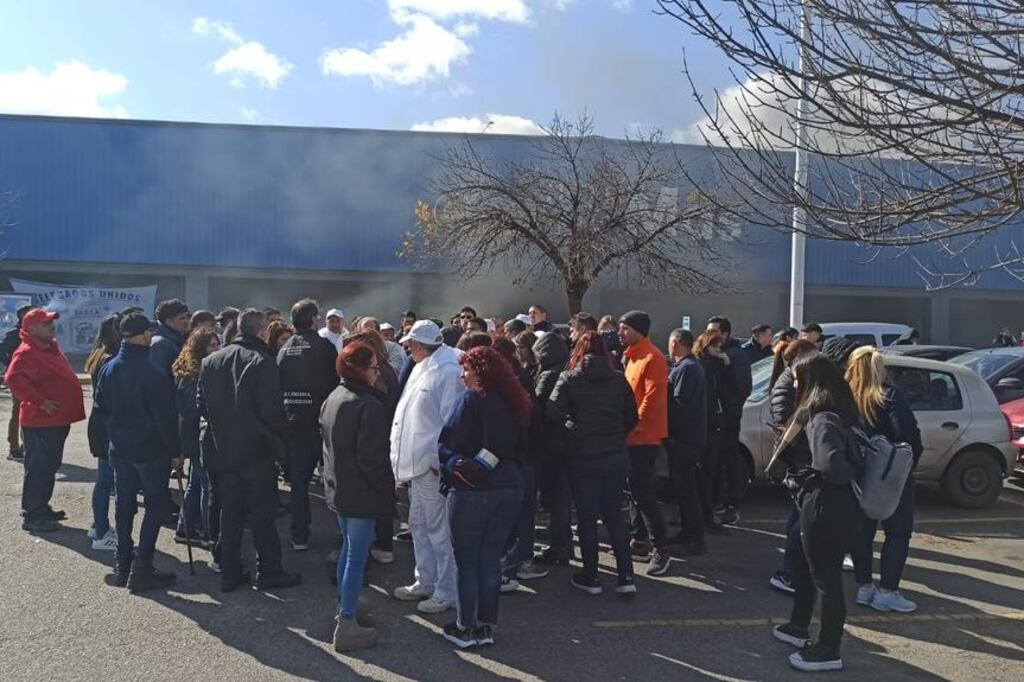150 trabajadores depedidos de una cadena de supermercados