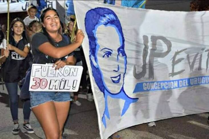 Micaela, en una marcha por la memoria y los desaparecidos.