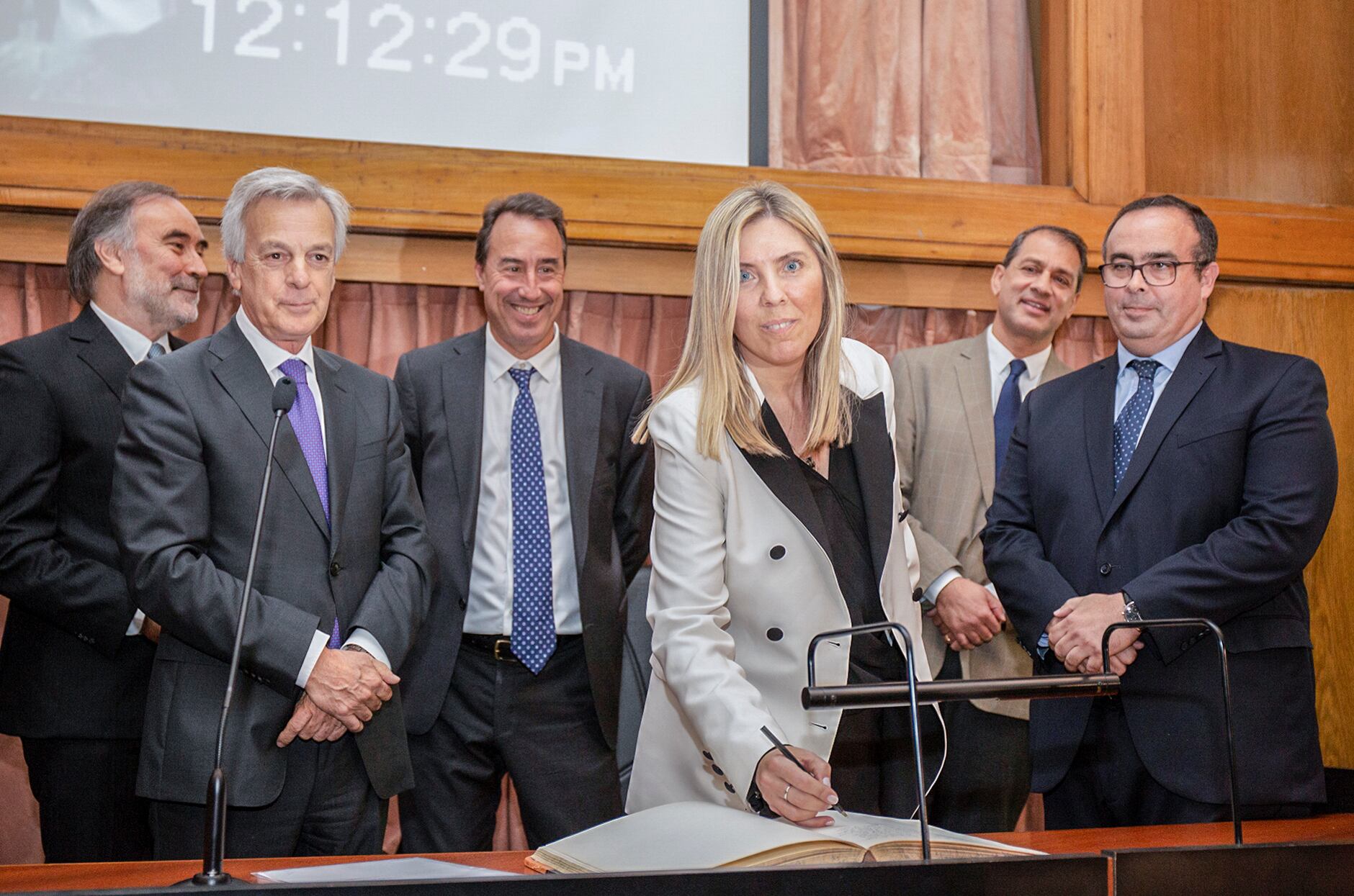 Capuchetti, al asumir como jueza federal, acompañada por Bruglia, Bertuzzi, Irurzun y otros magistrados.