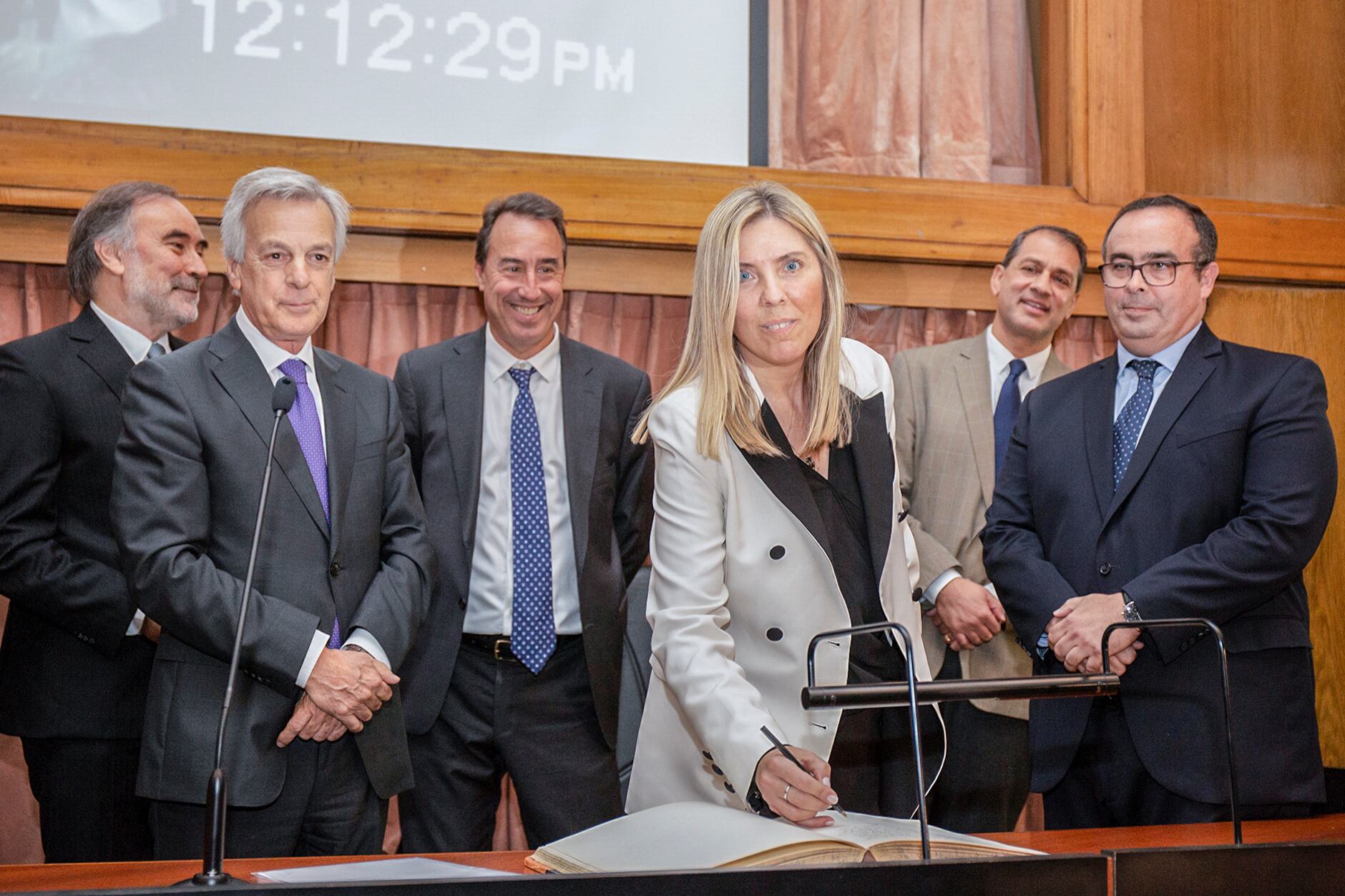 Capuchetti, al asumir como jueza federal, acompañada por Bruglia, Bertuzzi, Irurzun y otros magistrados.