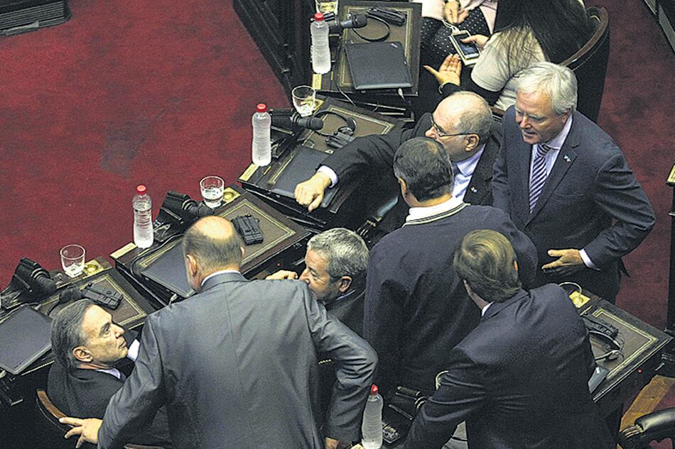Los senadores durante la visita del presidente italiano al Congreso.