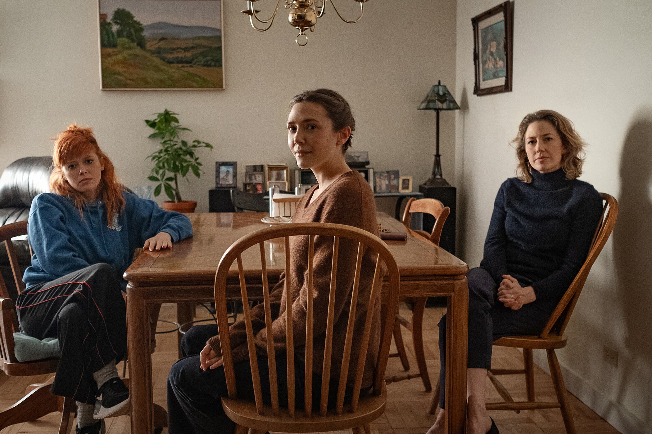 Las mujeres del título se enfrentan a la inminente muerte del padre.