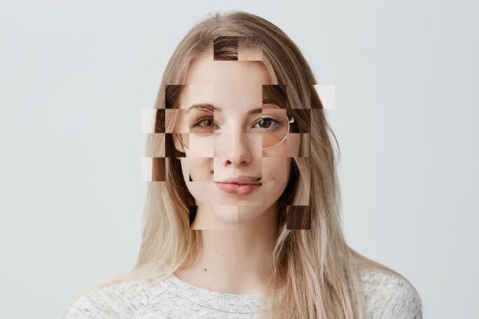 Compartir imágenes íntimas de una persona, incluidos los "deepfakes" creados con IA, está prohibido en Reino Unido desde 2023