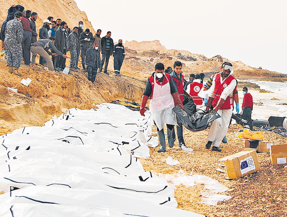 Las víctimas, que se cree que eran africanos subsaharianos, fueron colocadas dentro de bolsas numeradas.