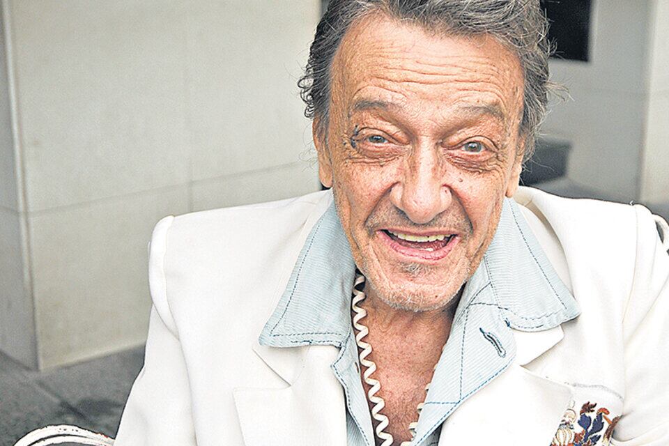 Moris nació el 19 de noviembre de 1942.