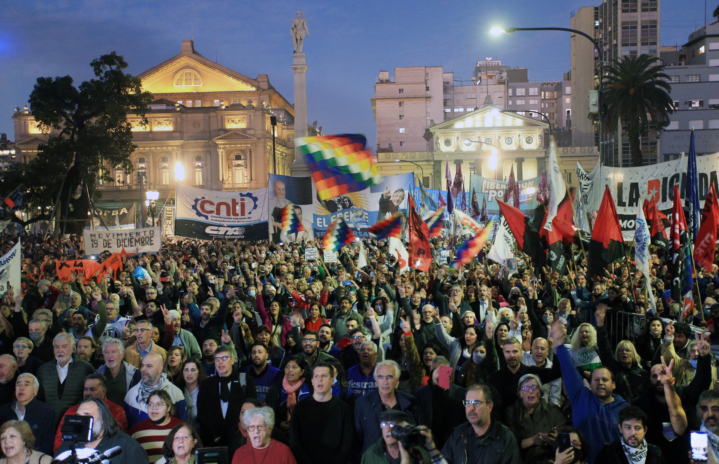 Durante la movilización se recordó el aniversario del fallo del 2 x 1 de la Corte.