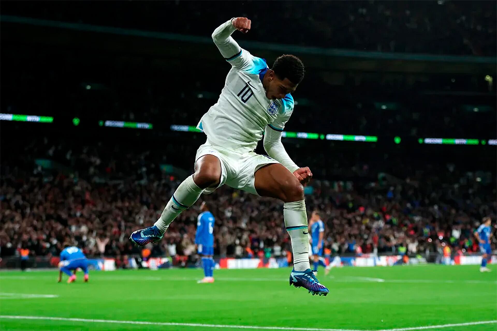 Jude Bellingham, figura en el Real Madrid, carrea la esperanza de conseguir un título esquivo para los ingleses.