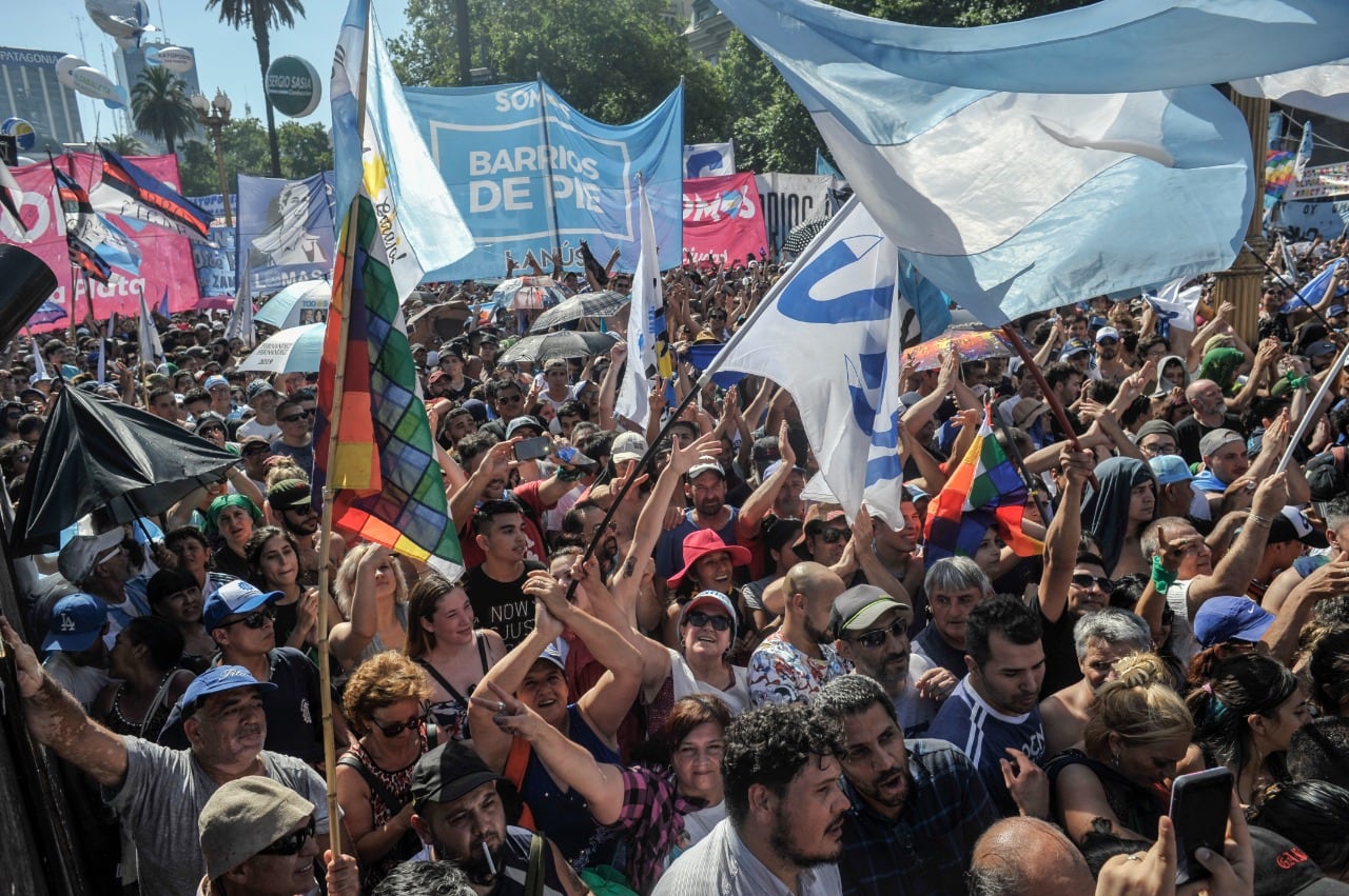 Una concentración en Plaza de Mayo por la democracia y los derechos humanos.