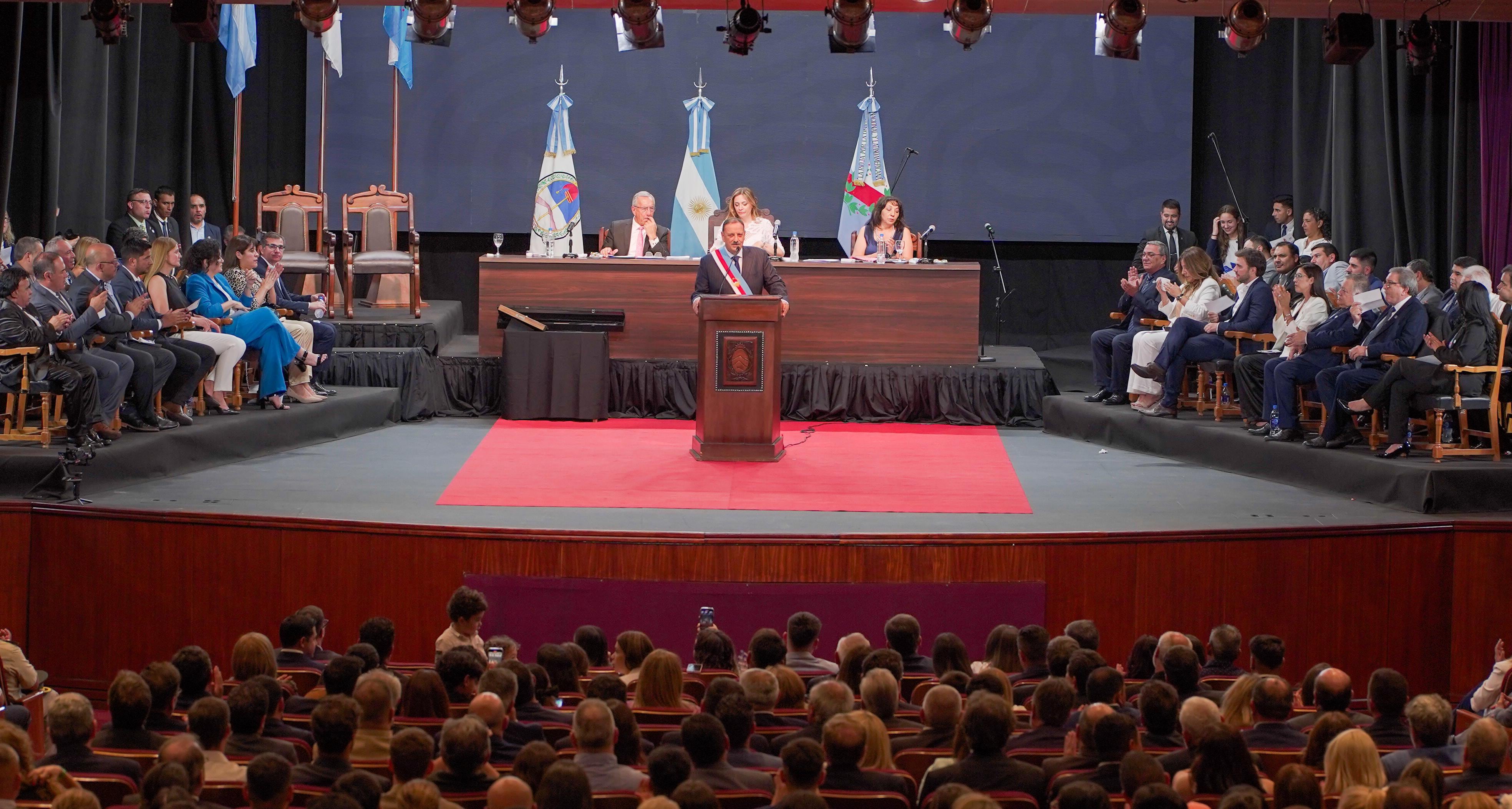 Ricardo Quintela asumiendo su segundo mandato.