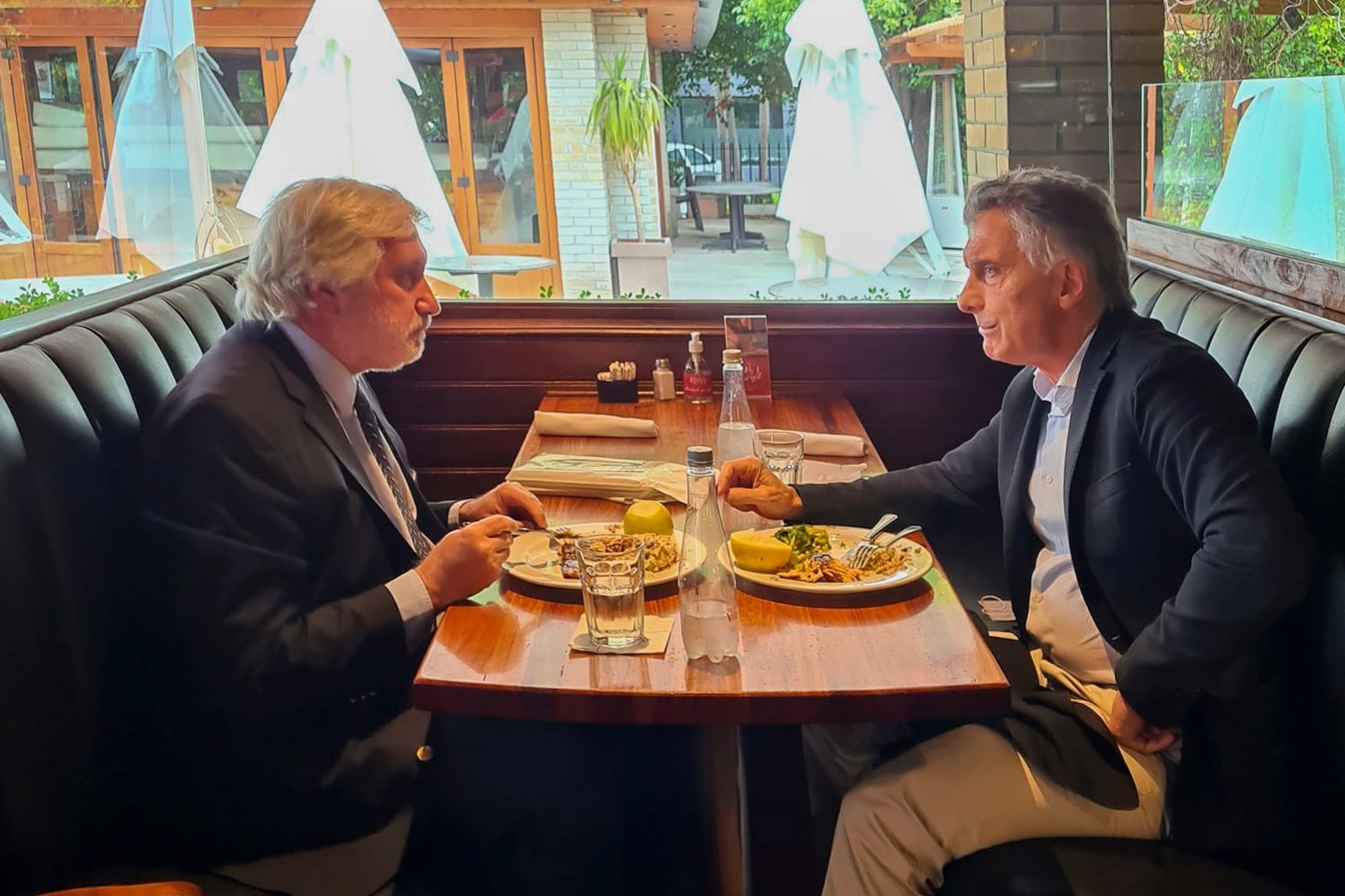 Julio Conte Grand y Mauricio Macri, reunidos en el restaurante Kansas de Vicente López.