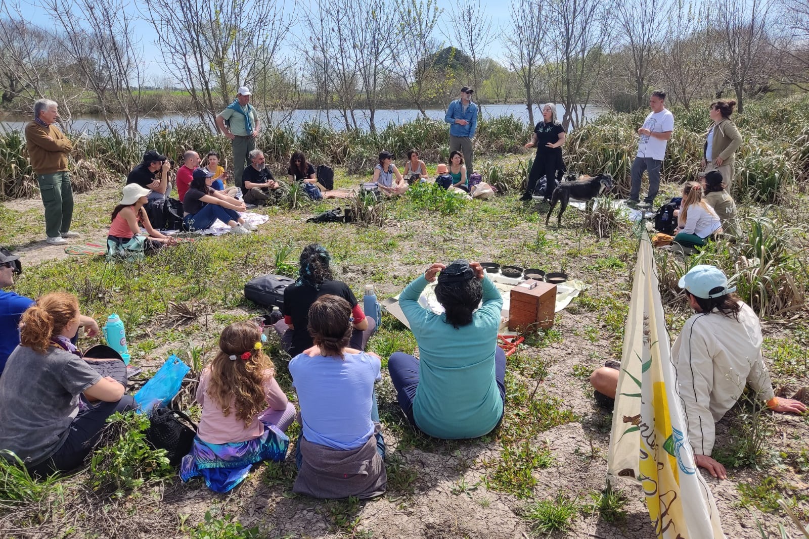 Organizan caminatas por el humedal para generar conciencia.